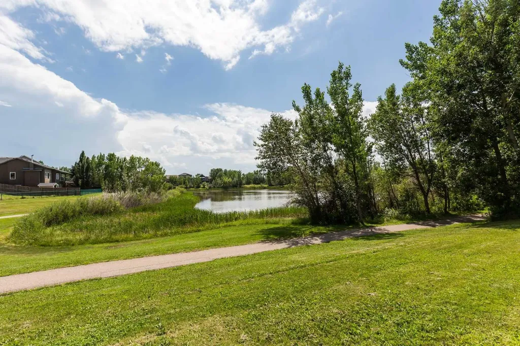 334 Mt Sunburst Way W Lethbridge AB T1K 3J9
