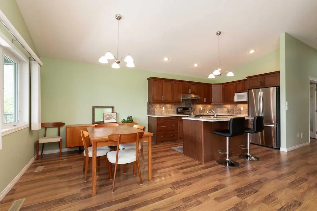 334 Mt Sunburst Way W Lethbridge AB T1K 3J9