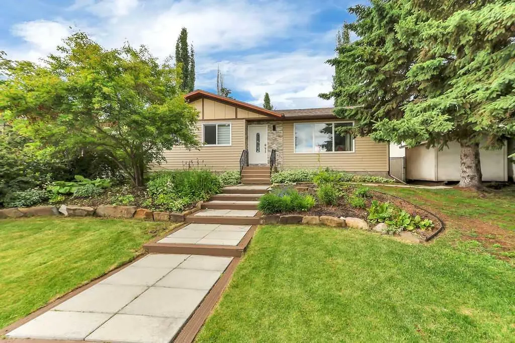 4412 45 Avenue Sylvan Lake AB T4S 1K6