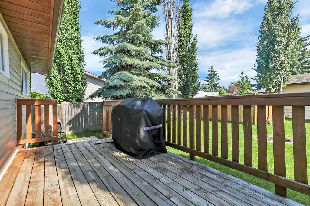 4412 45 Avenue Sylvan Lake AB T4S 1K6