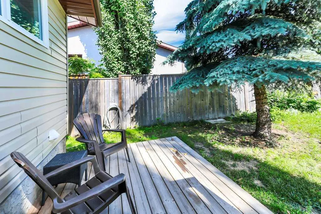 4412 45 Avenue Sylvan Lake AB T4S 1K6