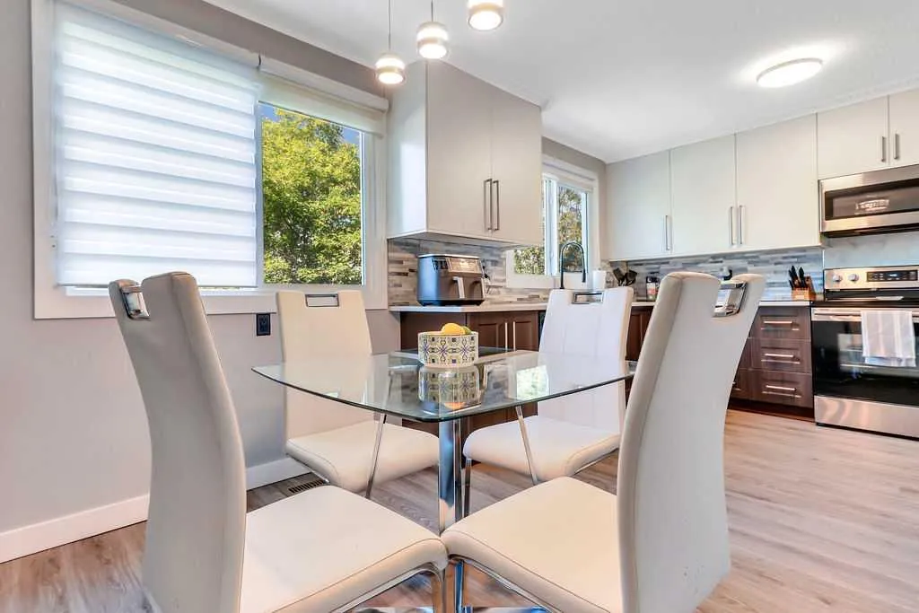 4412 45 Avenue Sylvan Lake AB T4S 1K6