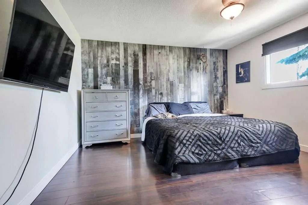 4412 45 Avenue Sylvan Lake AB T4S 1K6