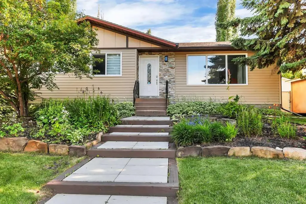 4412 45 Avenue Sylvan Lake AB T4S 1K6