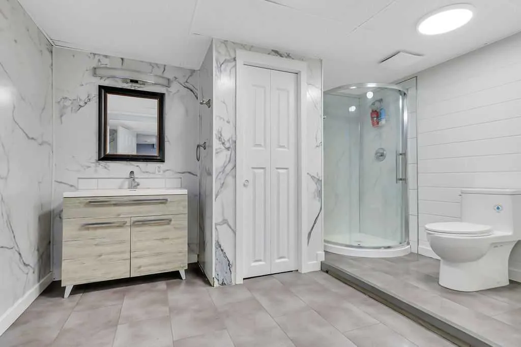 4412 45 Avenue Sylvan Lake AB T4S 1K6
