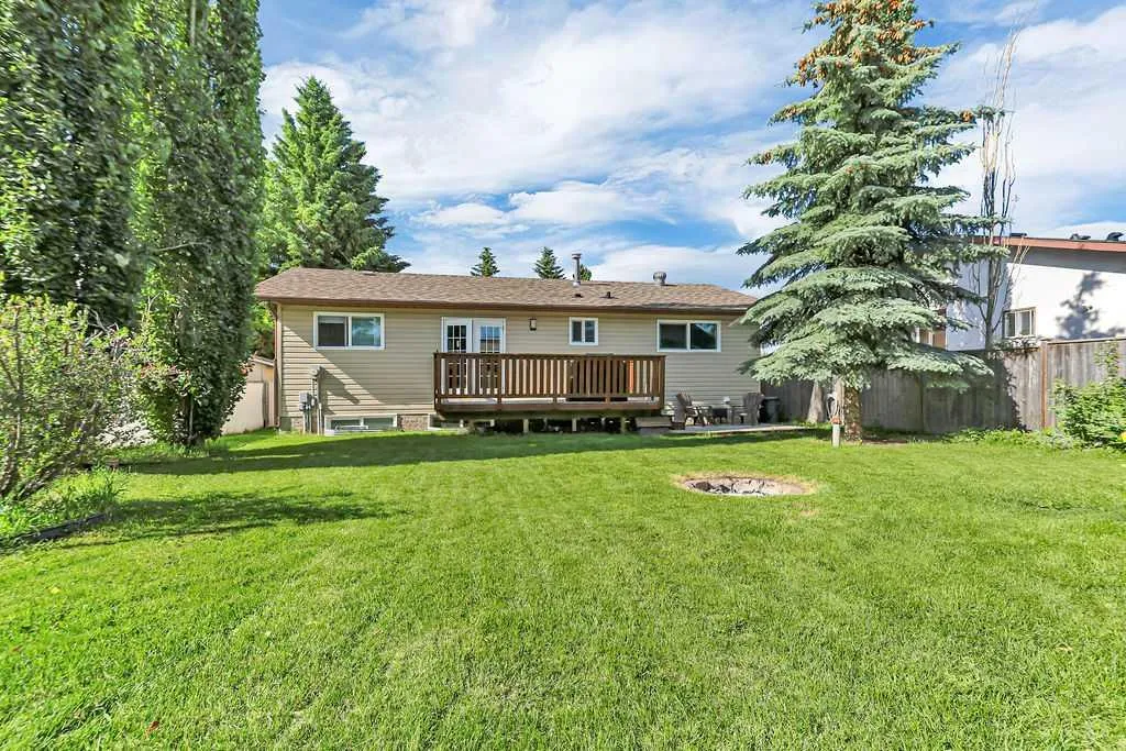 4412 45 Avenue Sylvan Lake AB T4S 1K6