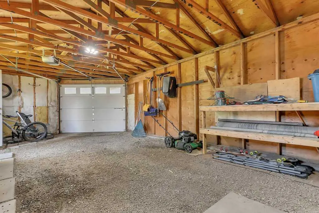 4412 45 Avenue Sylvan Lake AB T4S 1K6