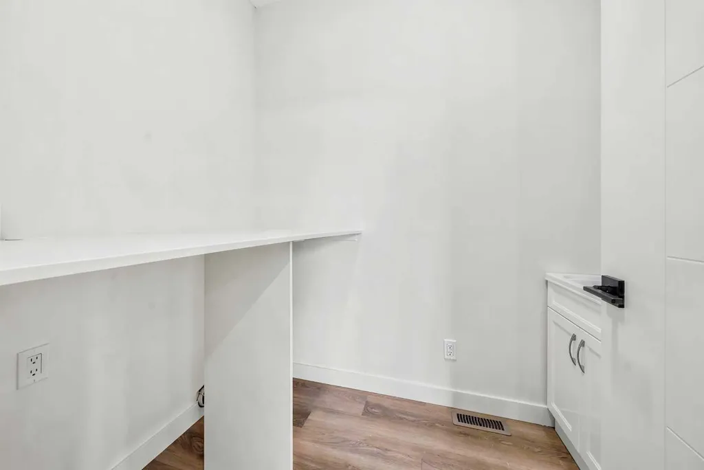 13 Tranter Street Red Deer AB T4P 0Y9