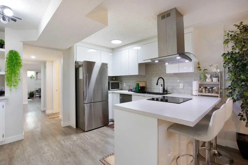 3224 14 Street NW Calgary AB T2K 1H8