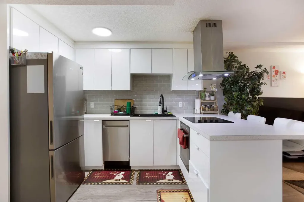 3224 14 Street NW Calgary AB T2K 1H8