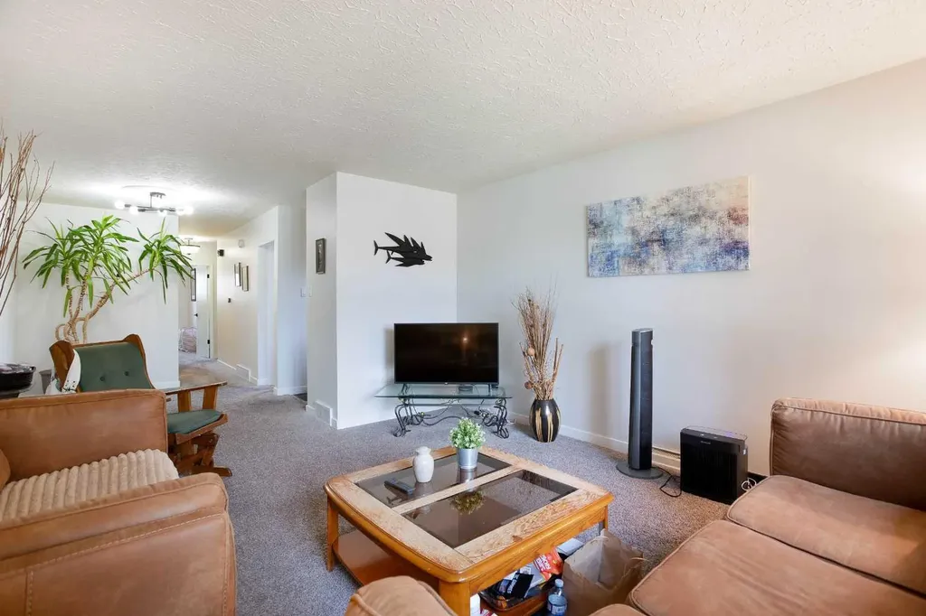 3224 14 Street NW Calgary AB T2K 1H8