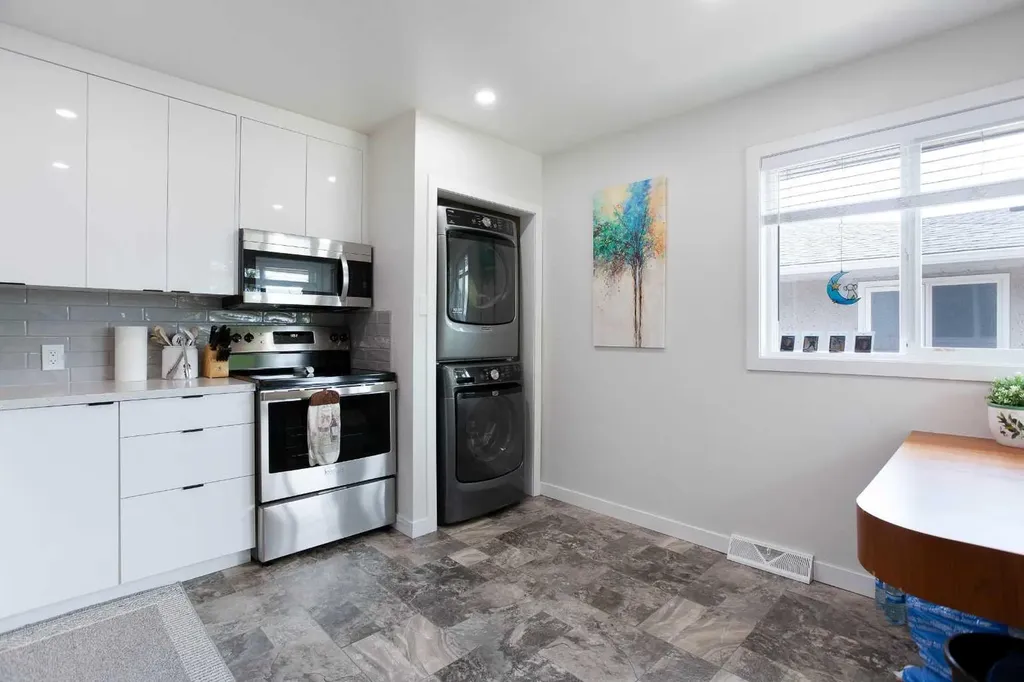 3224 14 Street NW Calgary AB T2K 1H8