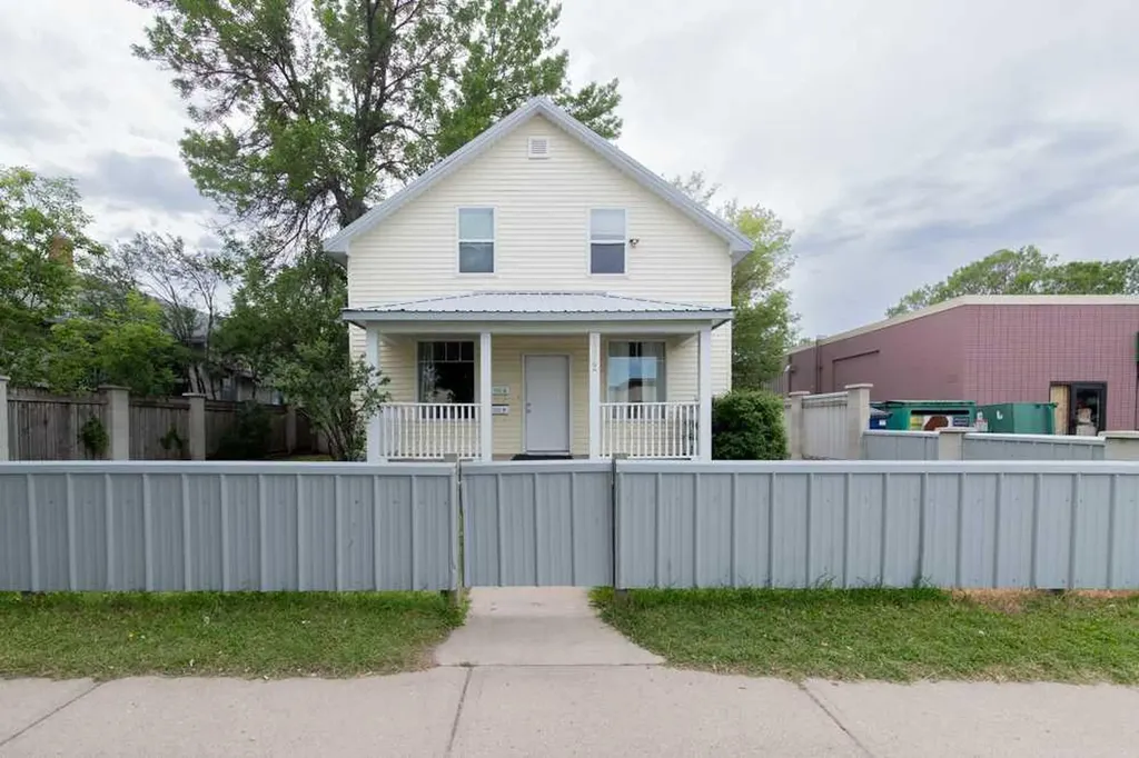 1312 4 Avenue N Lethbridge AB T1H 0L2