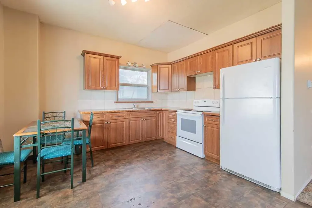 1312 4 Avenue N Lethbridge AB T1H 0L2