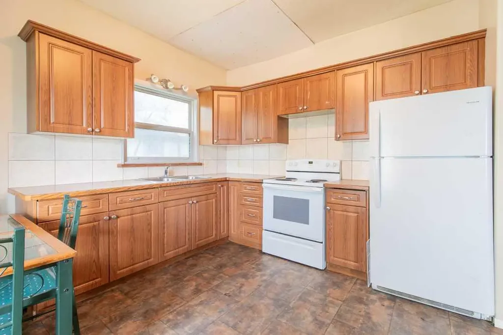 1312 4 Avenue N Lethbridge AB T1H 0L2