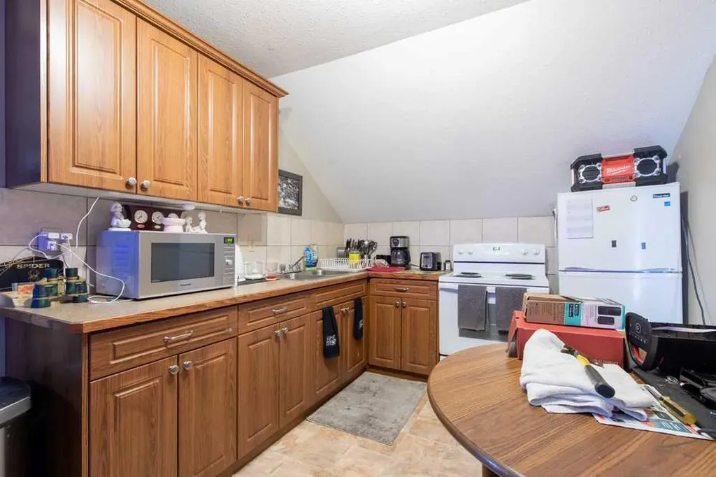 1312 4 Avenue N Lethbridge AB T1H 0L2
