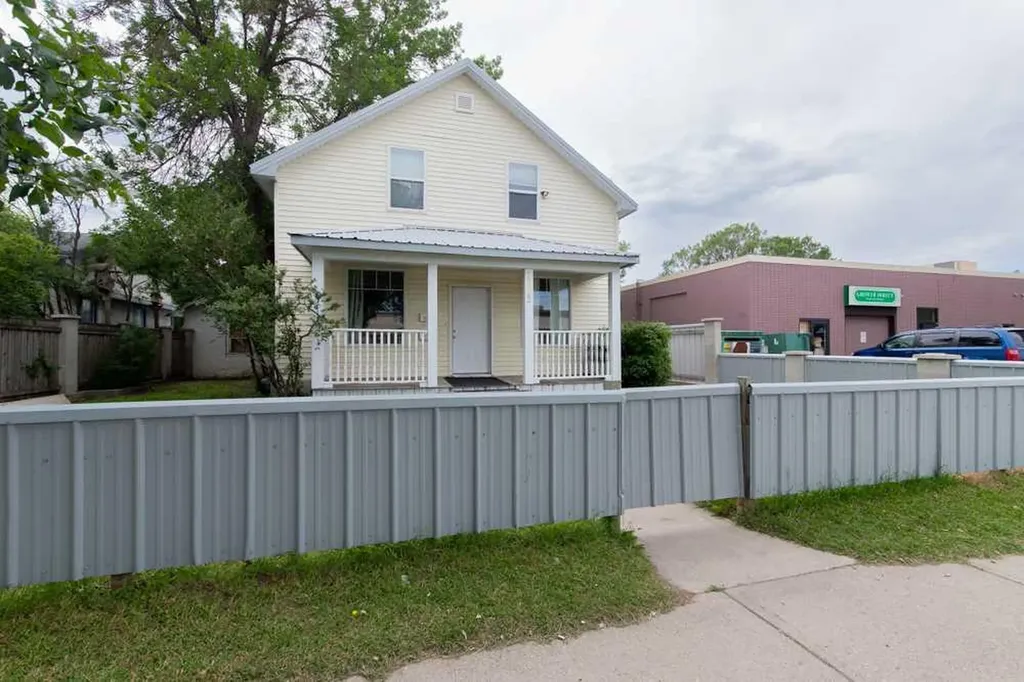1312 4 Avenue N Lethbridge AB T1H 0L2