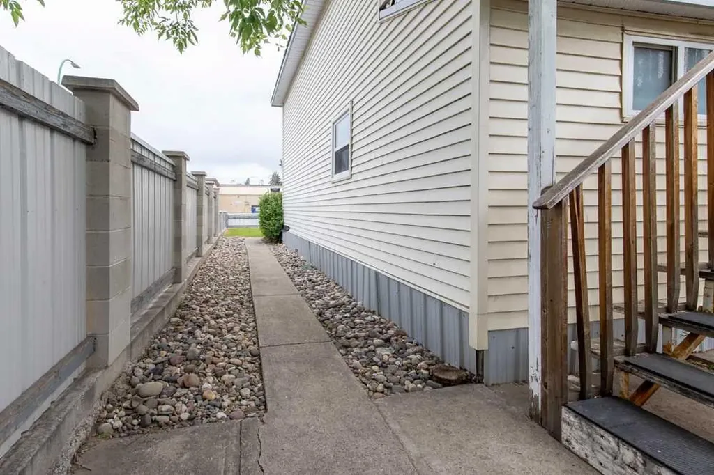1312 4 Avenue N Lethbridge AB T1H 0L2