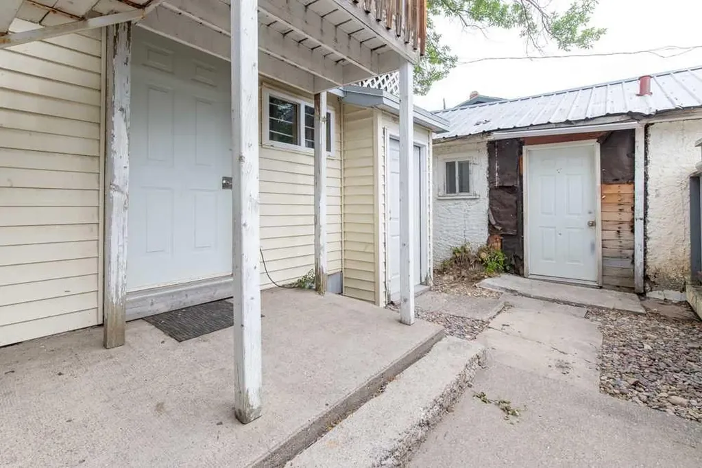 1312 4 Avenue N Lethbridge AB T1H 0L2