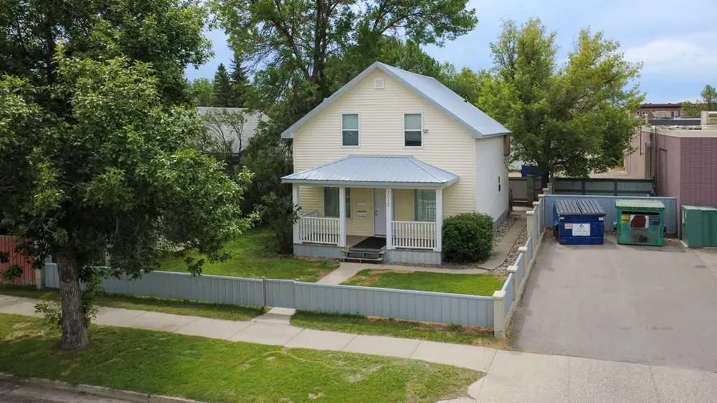 1312 4 Avenue N Lethbridge AB T1H 0L2