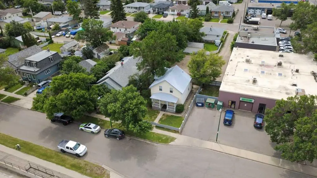 1312 4 Avenue N Lethbridge AB T1H 0L2