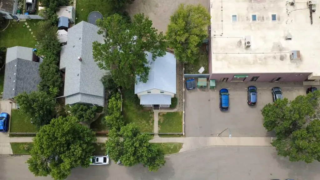 1312 4 Avenue N Lethbridge AB T1H 0L2