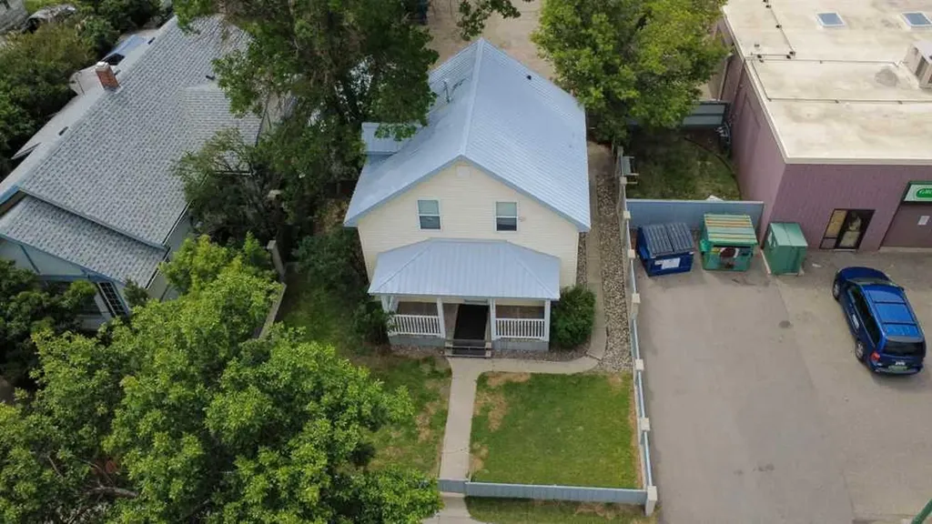 1312 4 Avenue N Lethbridge AB T1H 0L2