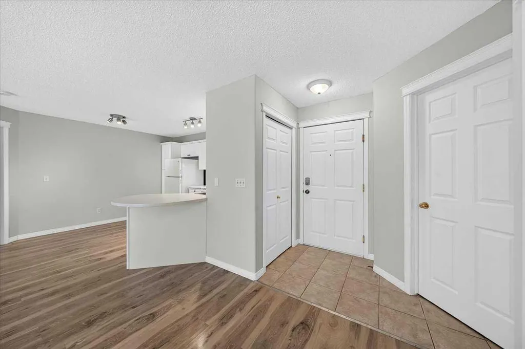 26 Country Hills View NW Calgary AB T3K 5A4