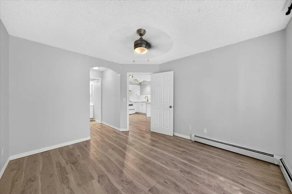 26 Country Hills View NW Calgary AB T3K 5A4