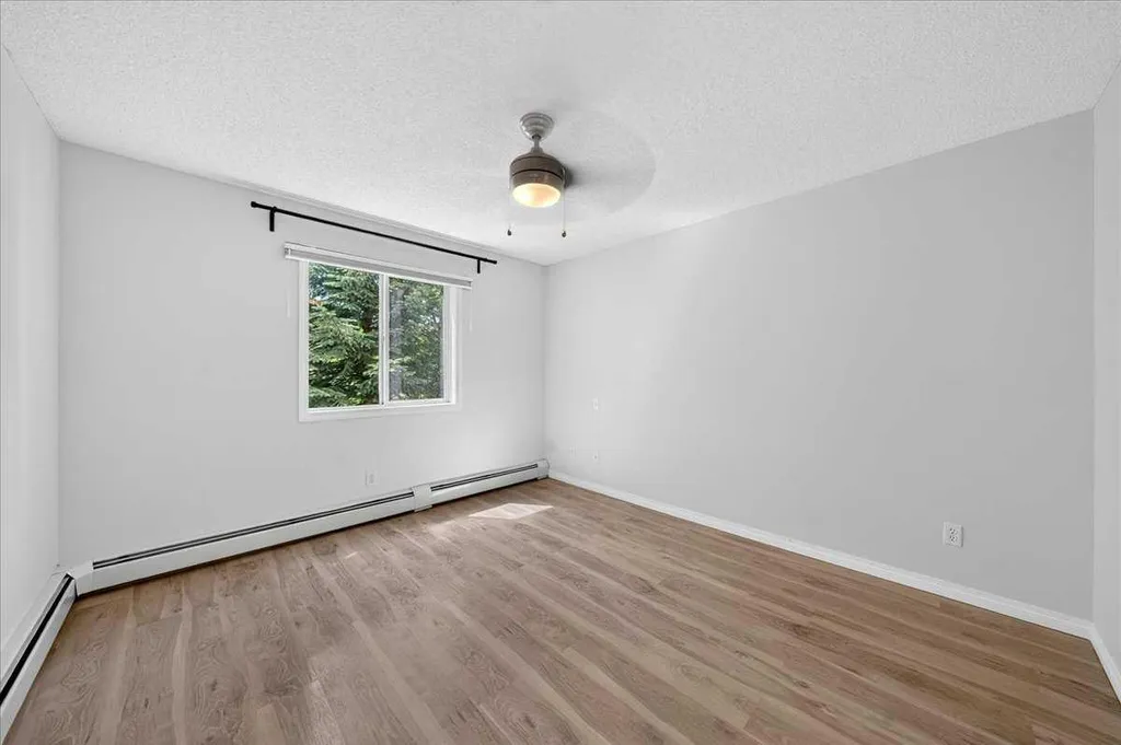 26 Country Hills View NW Calgary AB T3K 5A4