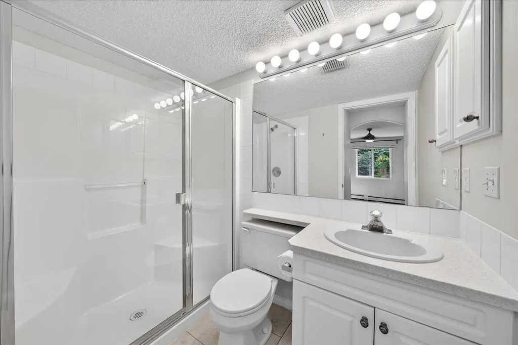 26 Country Hills View NW Calgary AB T3K 5A4