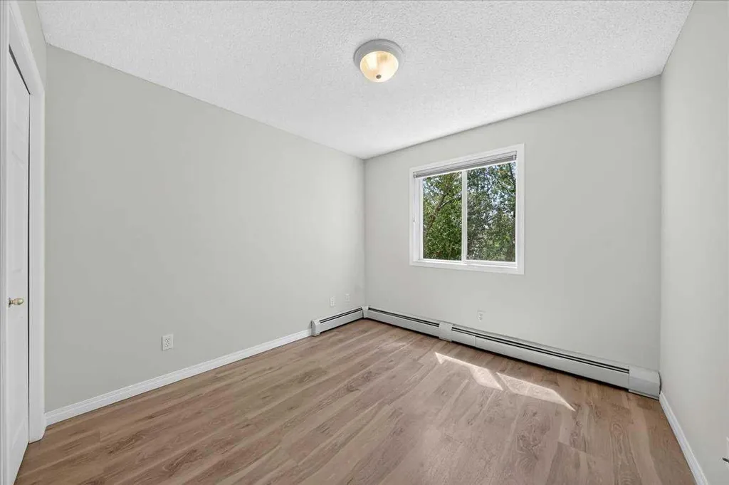 26 Country Hills View NW Calgary AB T3K 5A4