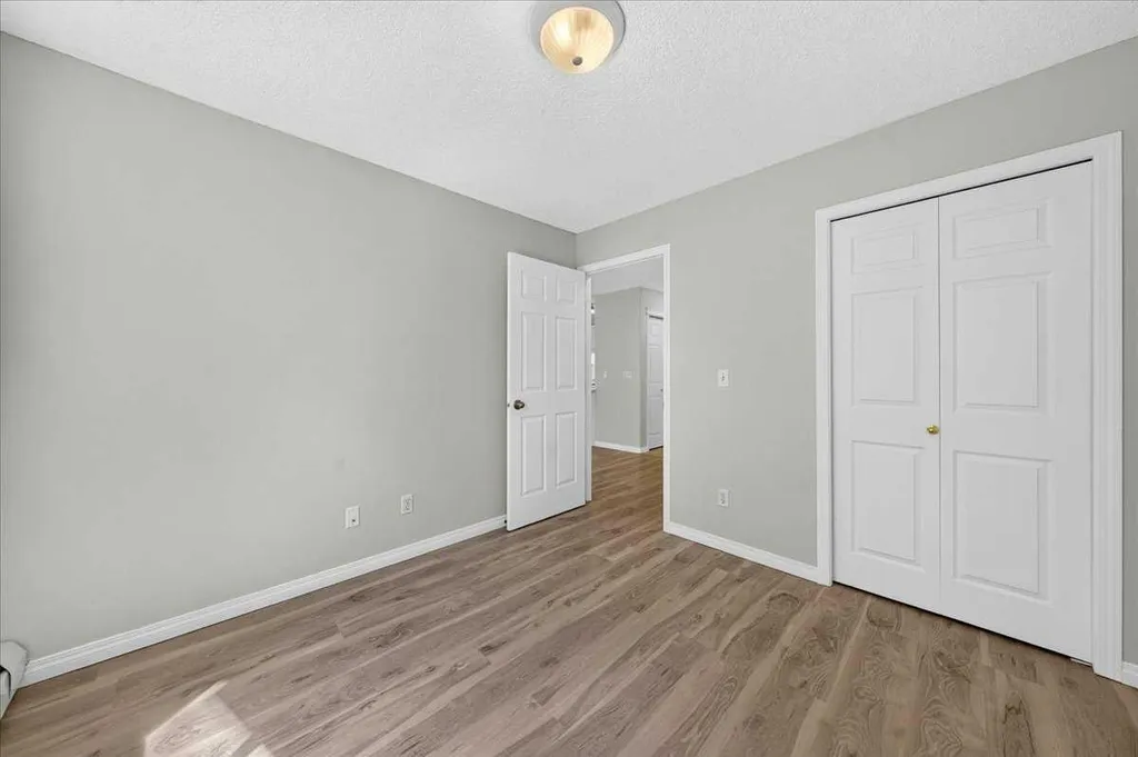 26 Country Hills View NW Calgary AB T3K 5A4