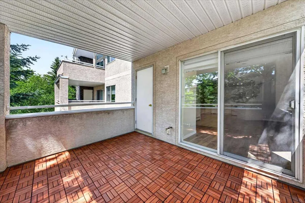 26 Country Hills View NW Calgary AB T3K 5A4