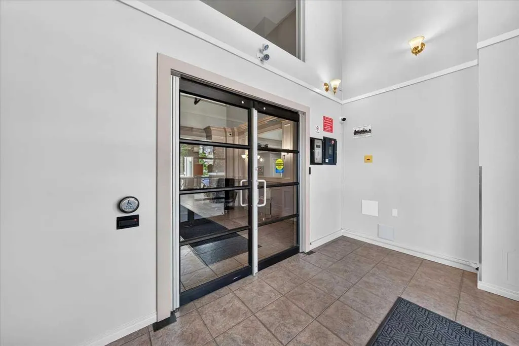 26 Country Hills View NW Calgary AB T3K 5A4