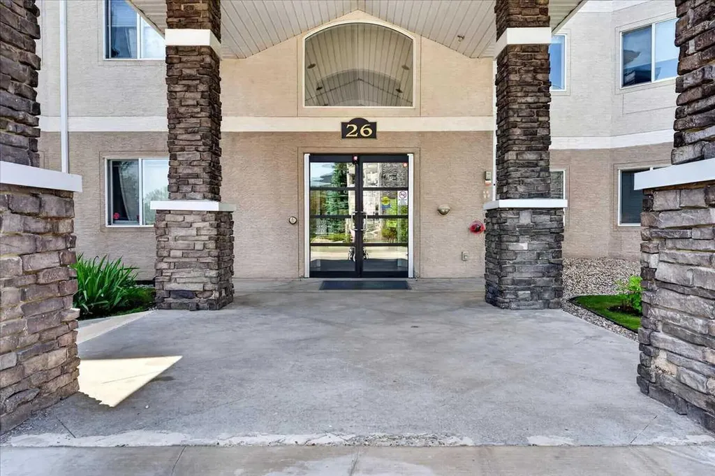 26 Country Hills View NW Calgary AB T3K 5A4