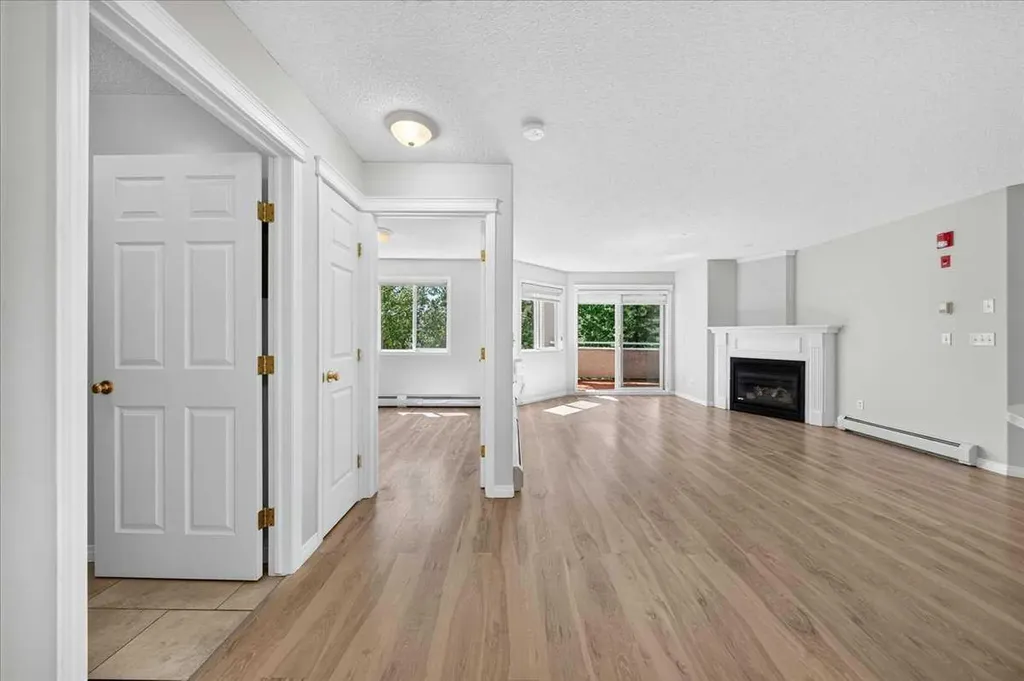 26 Country Hills View NW Calgary AB T3K 5A4