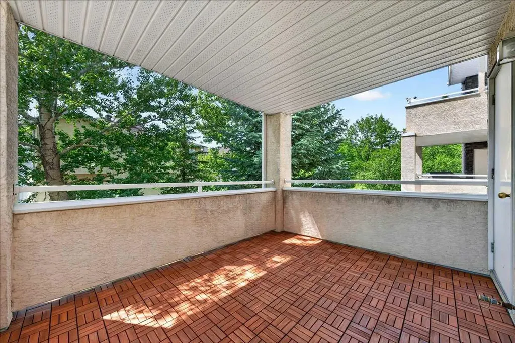 26 Country Hills View NW Calgary AB T3K 5A4