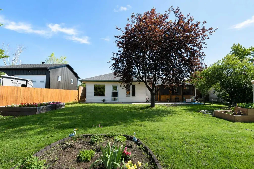 9920 98 Street Sexsmith AB T0H 3C0