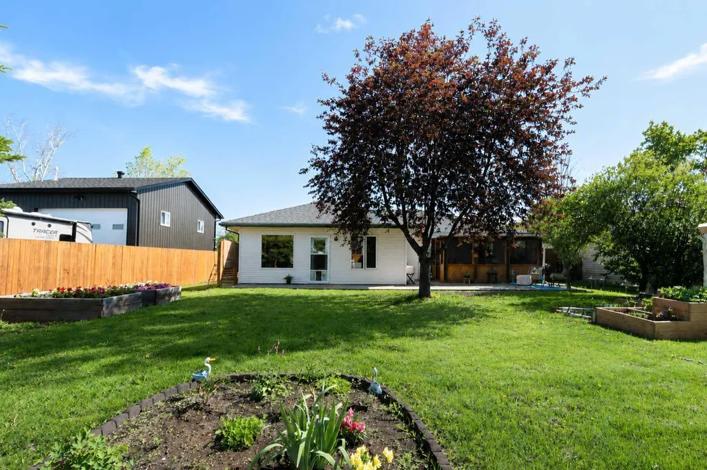 9920 98 Street Sexsmith AB T0H 3C0