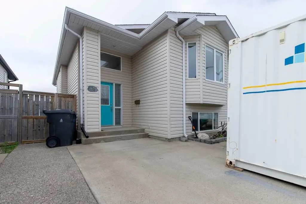 48 Blackfoot Court W Lethbridge AB T1K 7P5