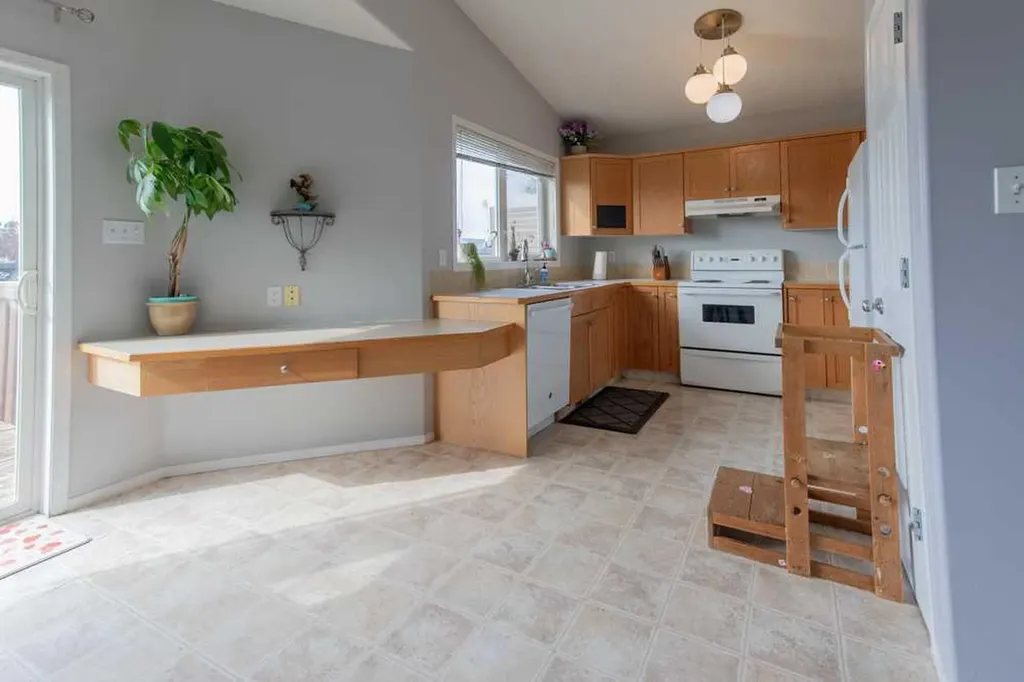 48 Blackfoot Court W Lethbridge AB T1K 7P5
