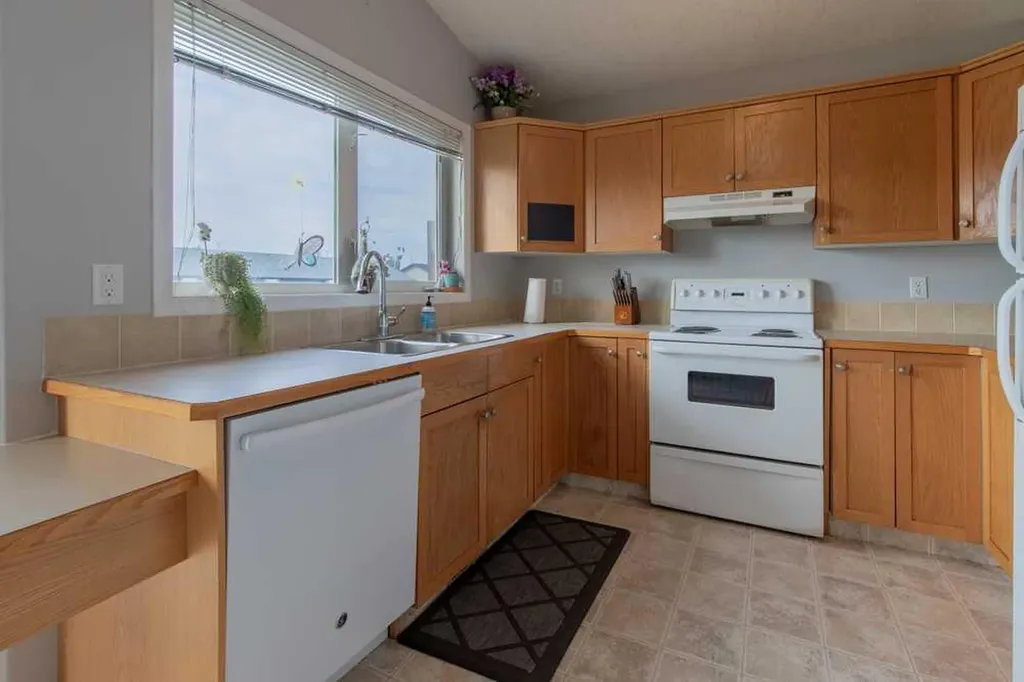 48 Blackfoot Court W Lethbridge AB T1K 7P5