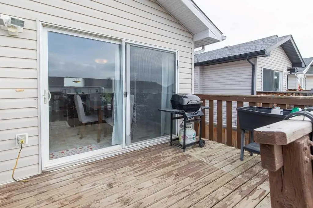 48 Blackfoot Court W Lethbridge AB T1K 7P5