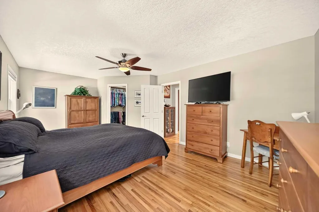 2024 Chicoutimi Drive NW Calgary AB T2L 0V7
