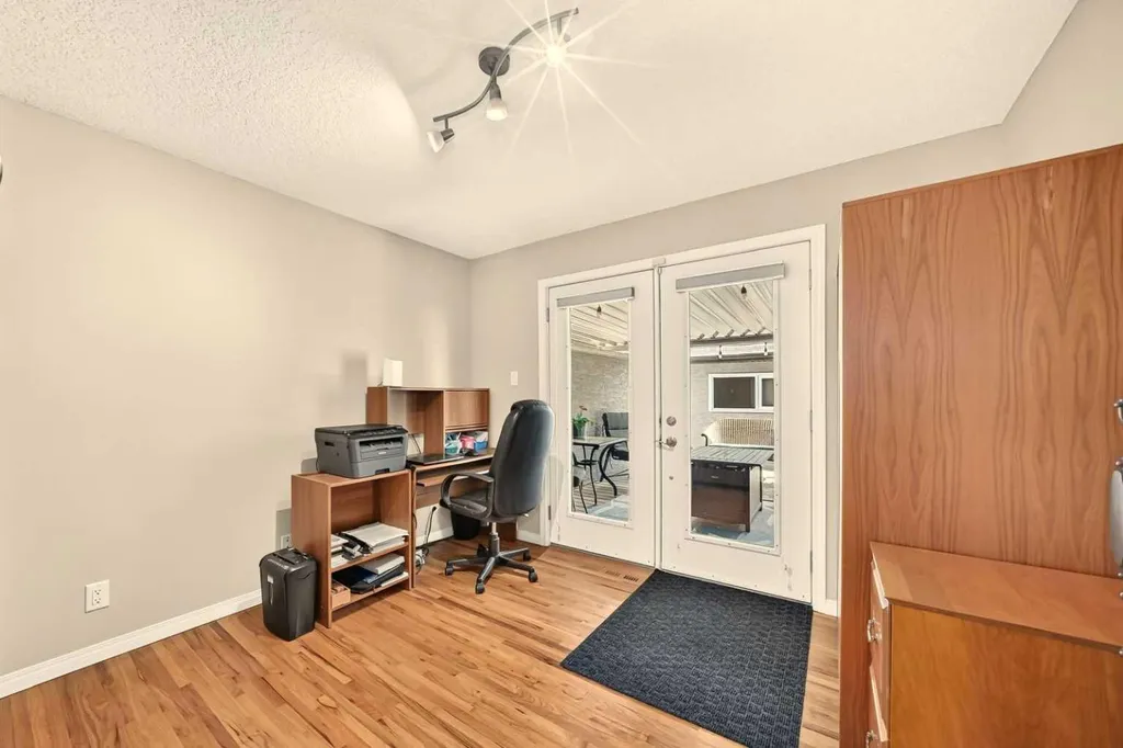 2024 Chicoutimi Drive NW Calgary AB T2L 0V7