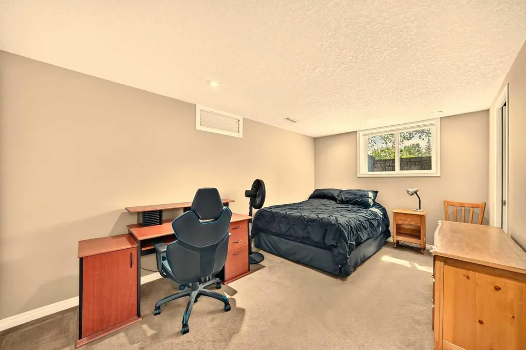 2024 Chicoutimi Drive NW Calgary AB T2L 0V7