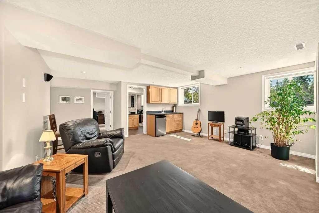 2024 Chicoutimi Drive NW Calgary AB T2L 0V7