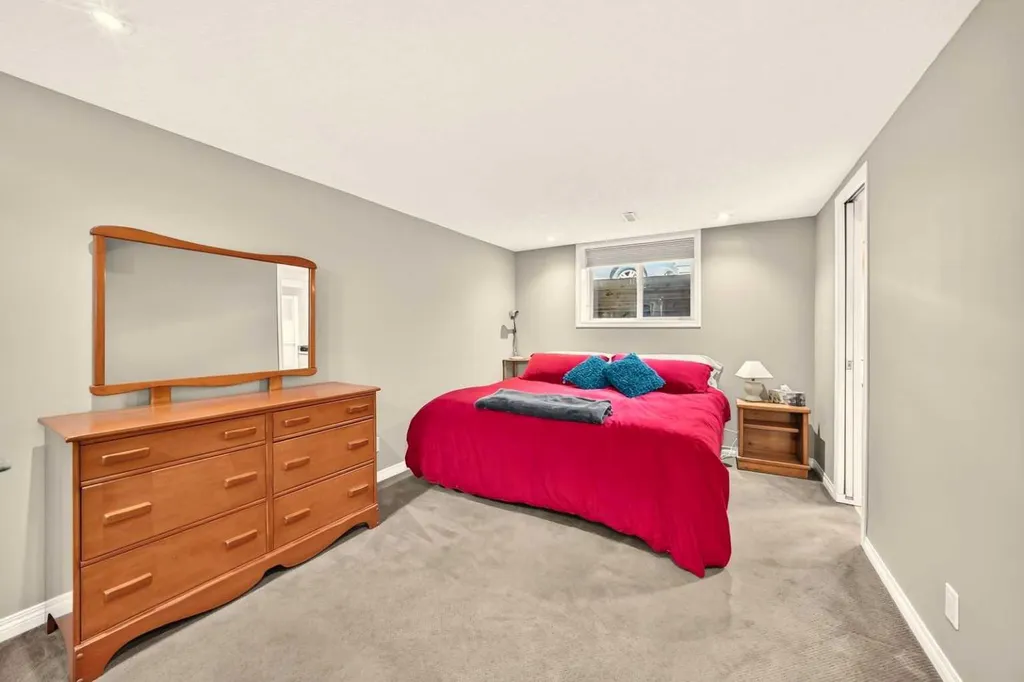 2024 Chicoutimi Drive NW Calgary AB T2L 0V7