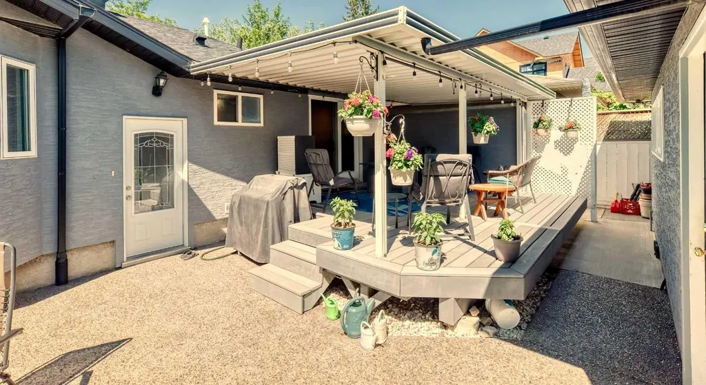 2024 Chicoutimi Drive NW Calgary AB T2L 0V7